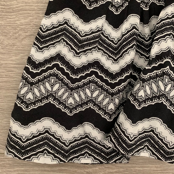 Kendall & Kylie Black and White Fit and Flare Top - Picture 2 of 6